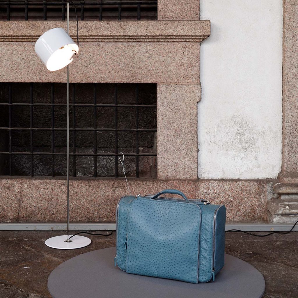 square-shaped lamp made of metal and aluminum base painted in a white tone