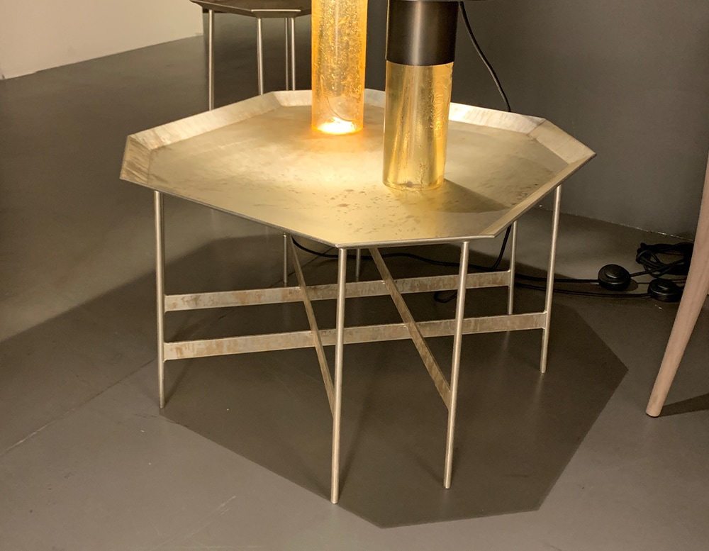 coffee table with octagon design made of meta base and silver finishes in a golden tone