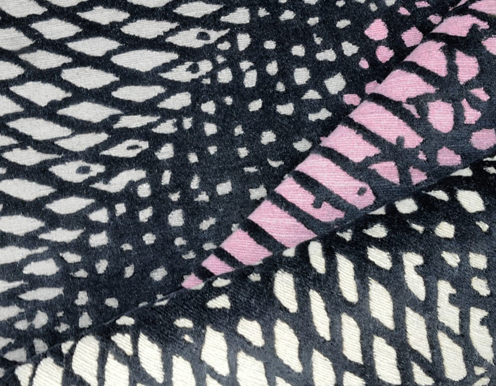 rug with outstanding black and white lines made of wool and silk