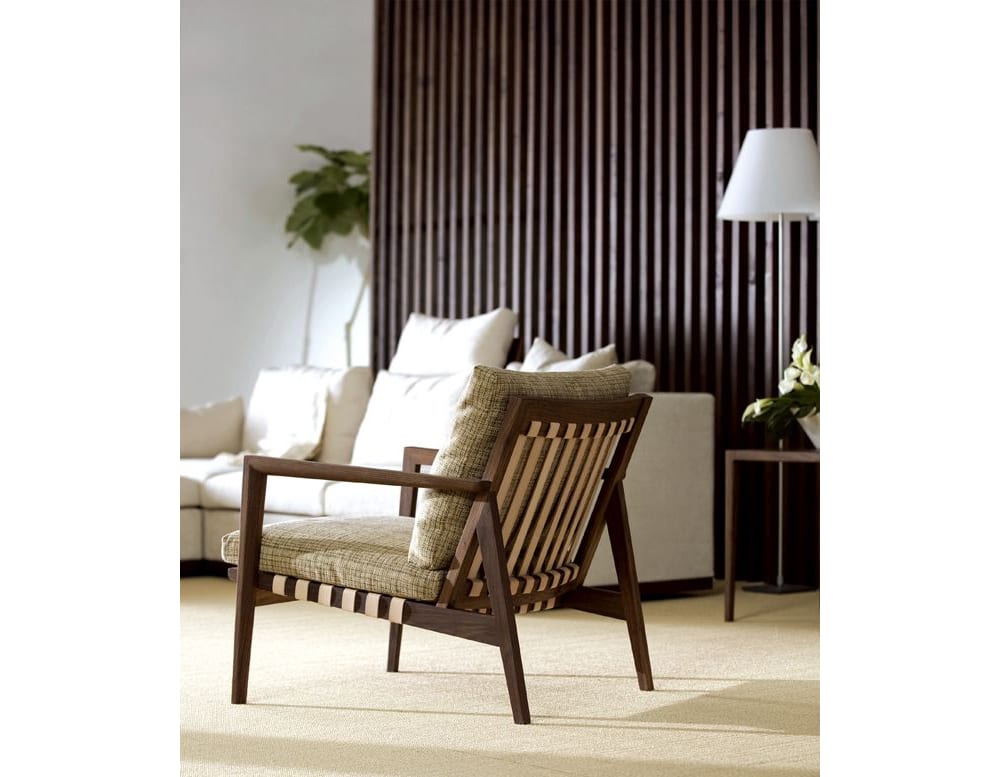 Modifiable armchair made of wood and beige fabric