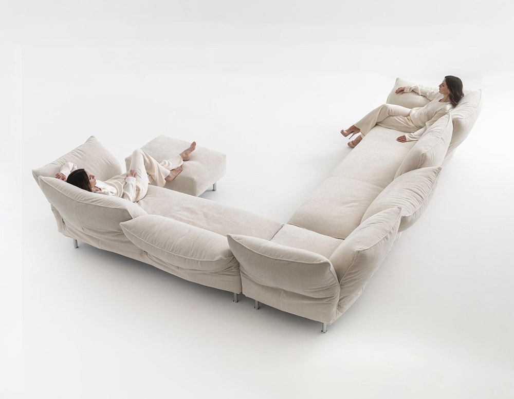Modifiable sofa made of soft light beige fabric with metal base
