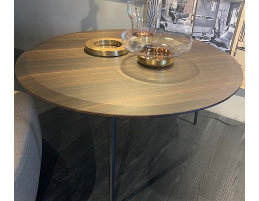 table made with metal base and top made of eucalyptus wood in a brown tone.
