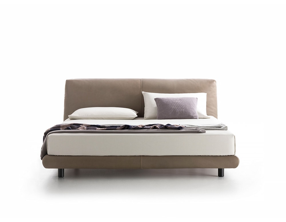 Upholstery exudes both luxury and sobriety.