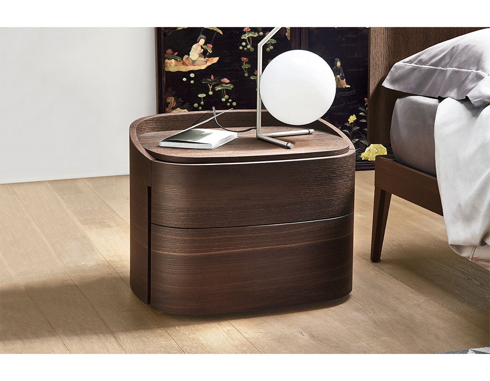 wooden table 