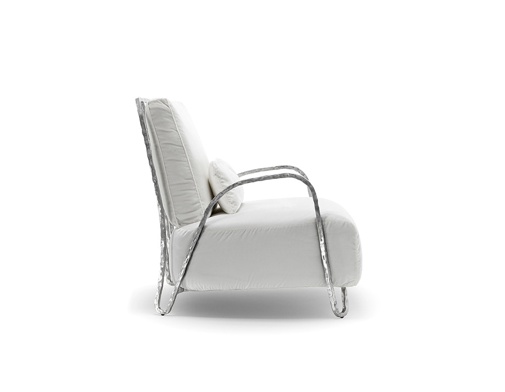 Harmonious balance of functionality and artistic craftsmanship