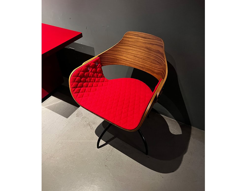 disp_BDBar_Showtime_Nude_Armchair_001