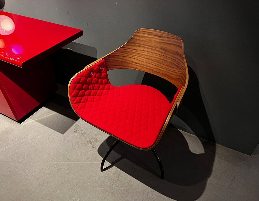 disp_BDBar_Showtime_Nude_Armchair_002