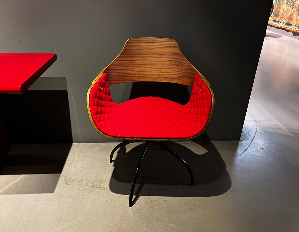 disp_BDBar_Showtime_Nude_Armchair_003