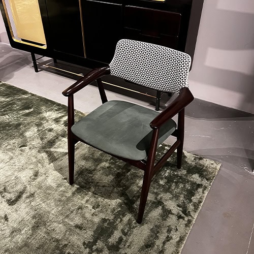 disp_Bax_Unique_Armchair_000