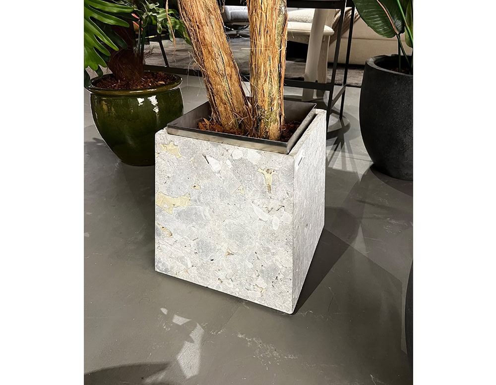 disp_Ext_10th_Vase_B_Accessories_001