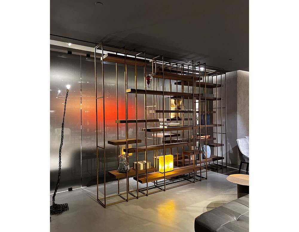 disp_Hen_Cage_B_Bookcase_Small_001