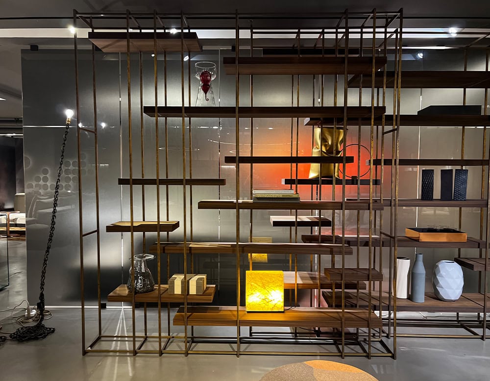 disp_Hen_Cage_B_Bookcase_Small_003