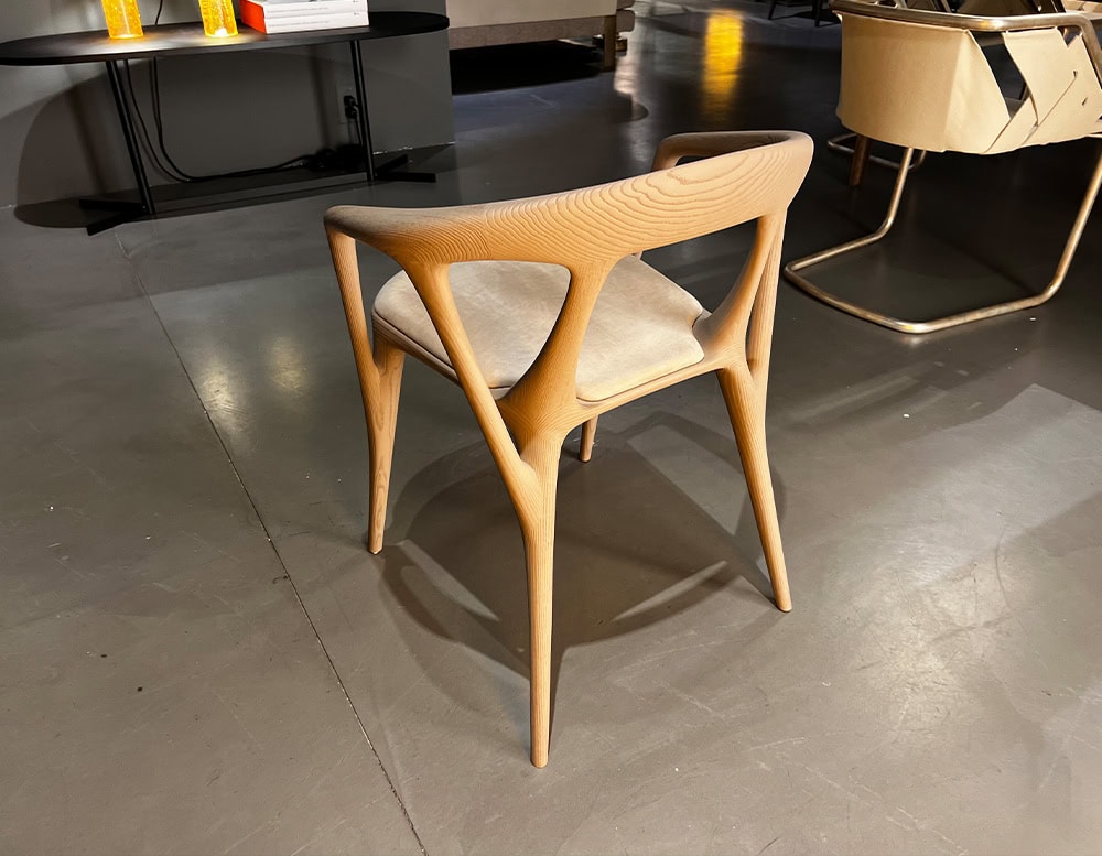 disp_Hen_Savanna_Dining_Chair_004