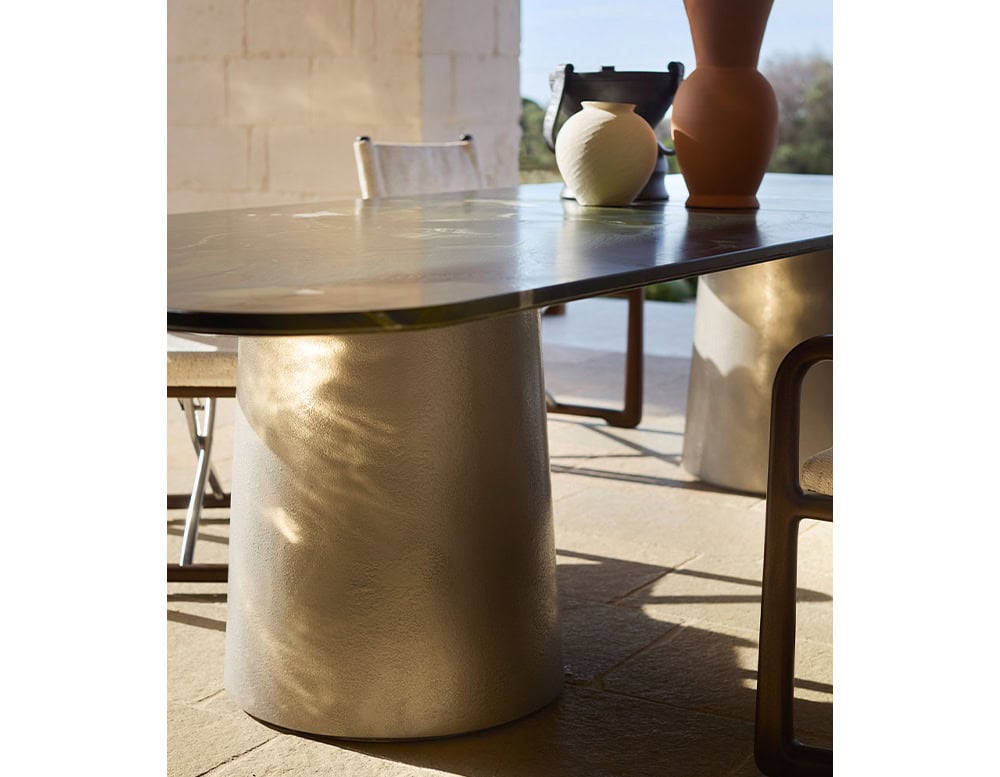 Ext_Etna_Dining_Table_007