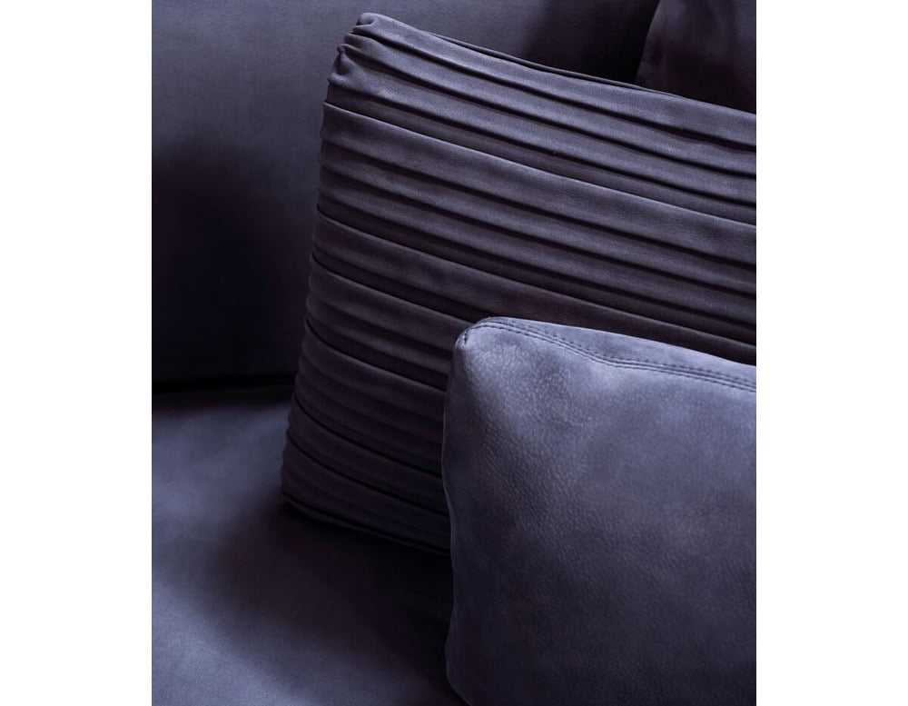 disp_Bax_Belle_De_Jour_StripedPlumGris_Accessories_001